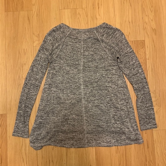 🌺 2/$25 Hollister black & white speckled sweater - Picture 6 of 6